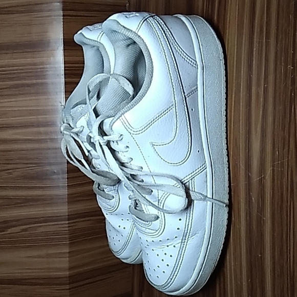 Nike womans 8.5 Court Visions Low - Picture 3 of 6